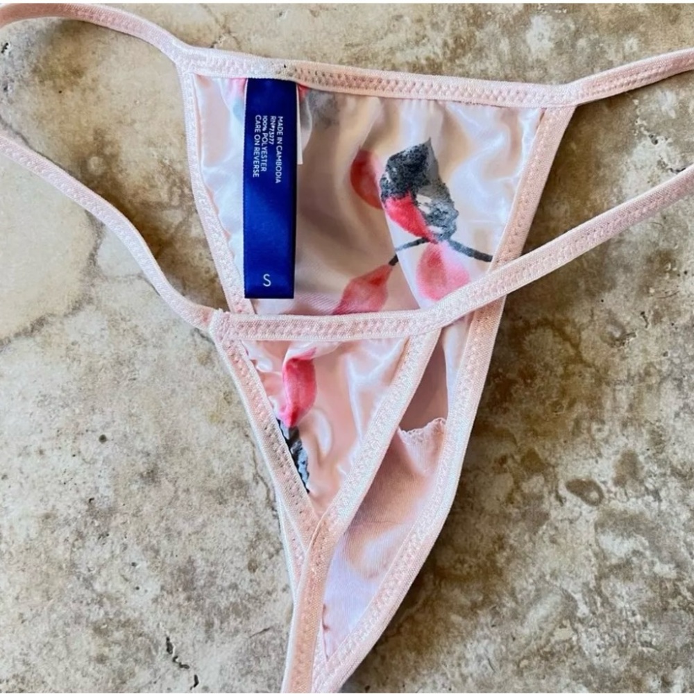 IN SEARCH OF - NOT SELLING Apt 9 size small or XS thongs. Thank you